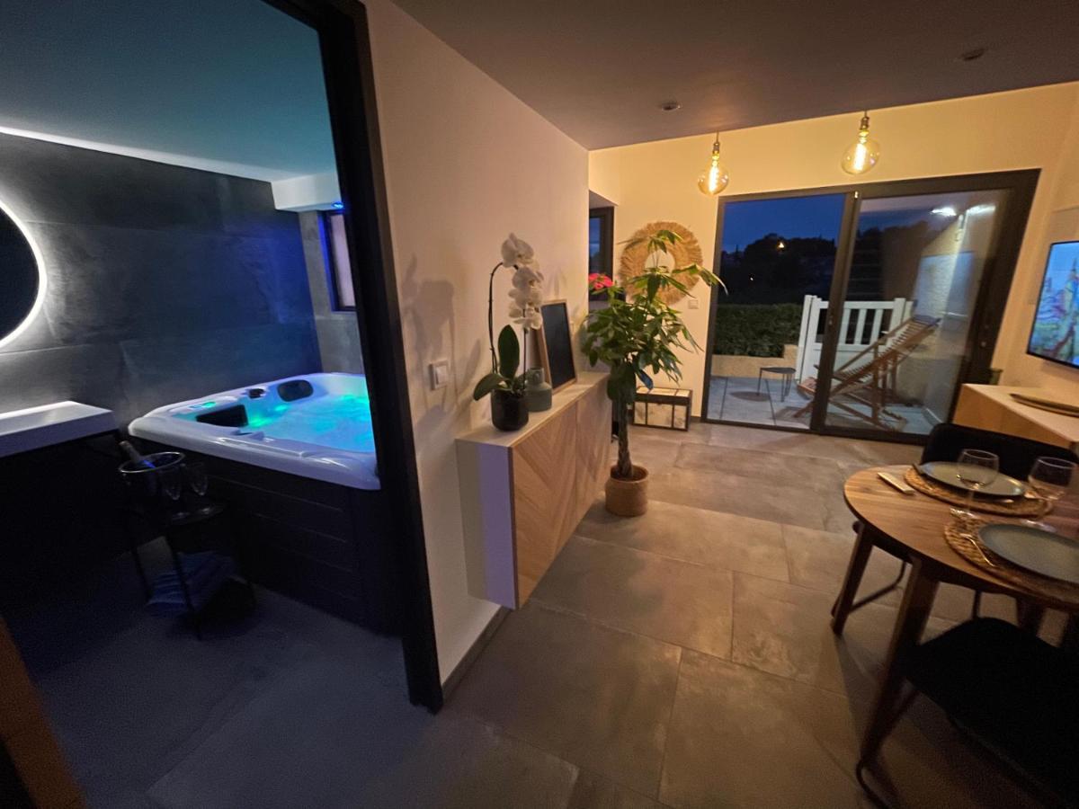 Spa & Vue Mer - Les O De Bandol Exterior photo